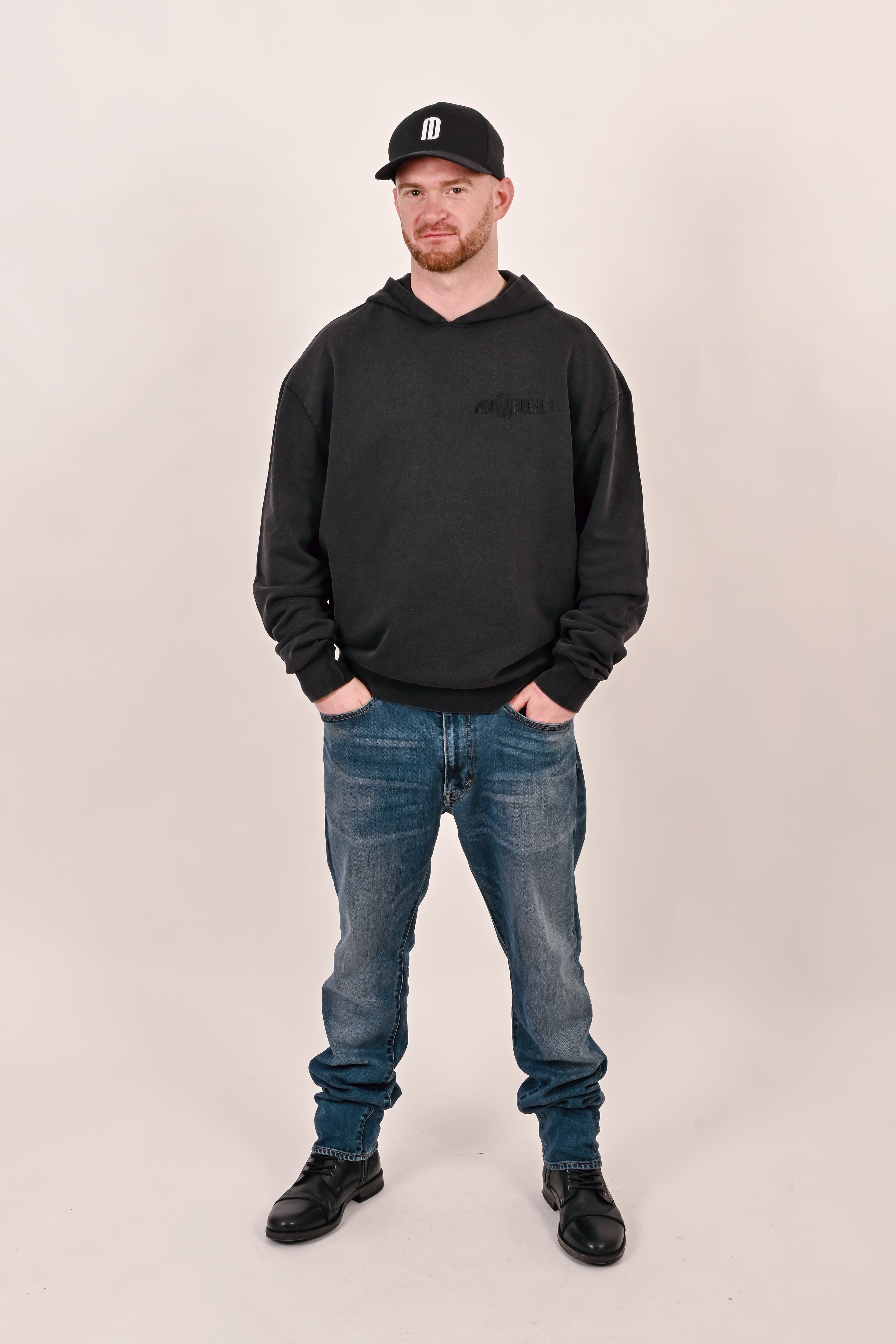 Hoodie mit Embroiderys Find your ID black * :)