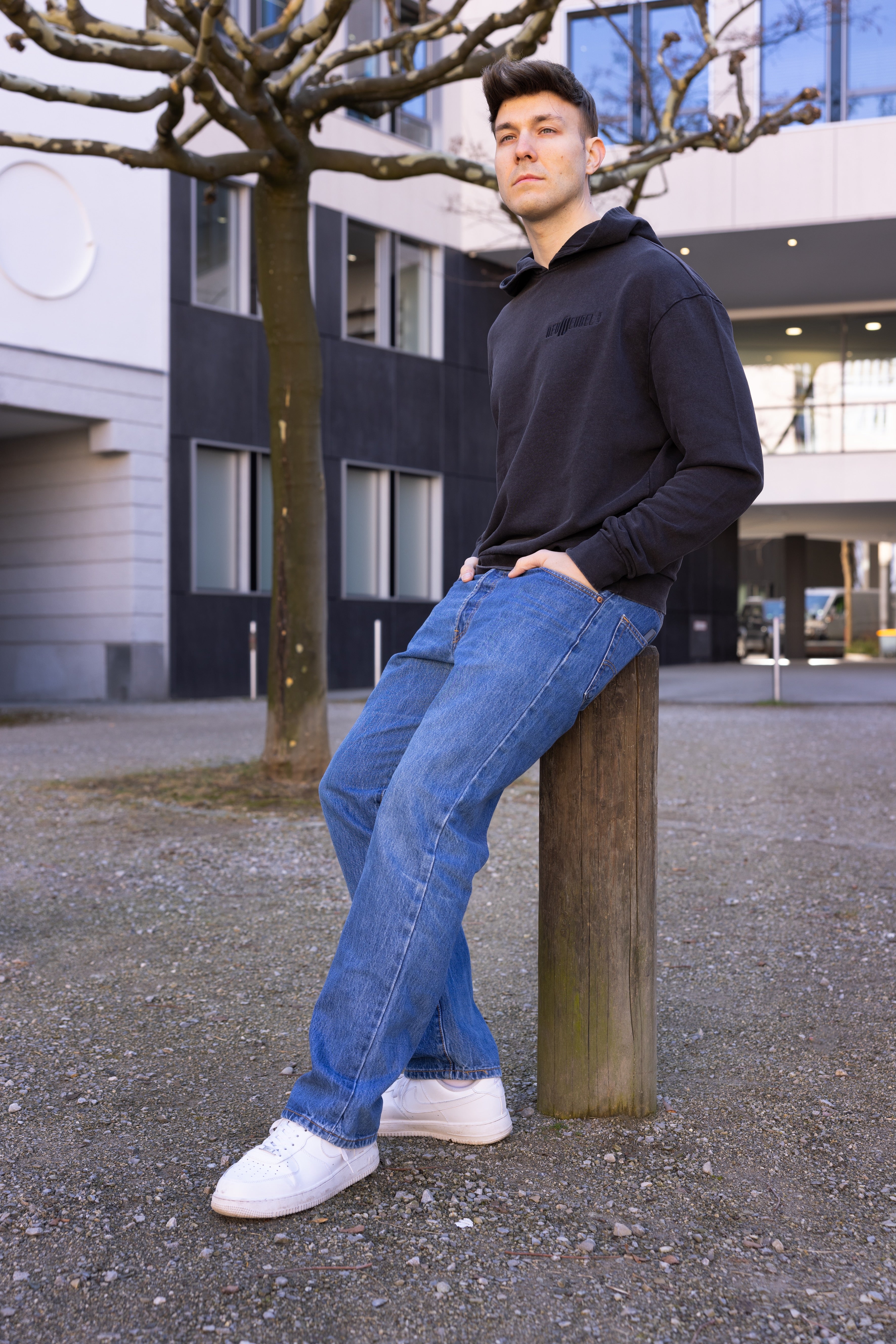 Hoodie mit Embroiderys Find your ID black * :)