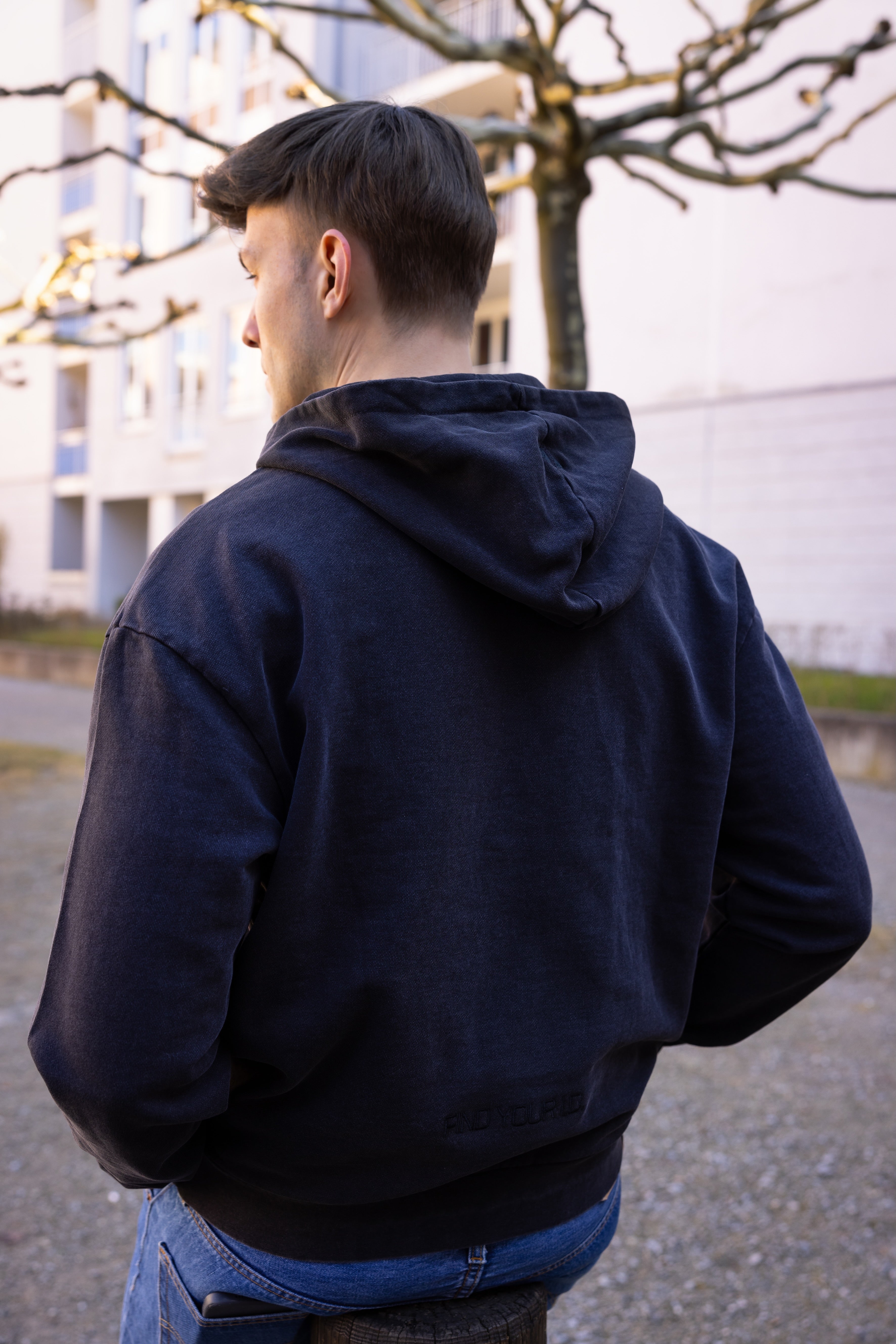 Hoodie mit Embroiderys Find your ID black * :)